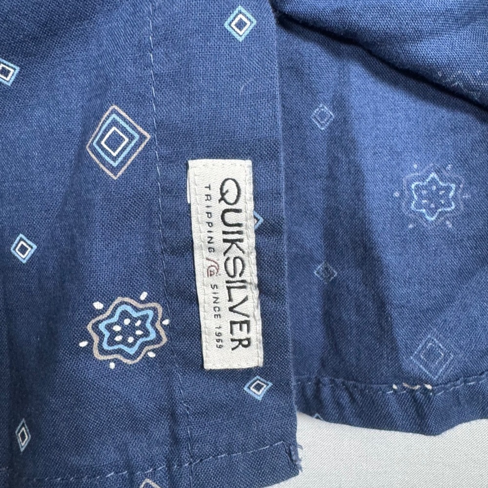 Quiksilver Button Down Shirt Mens XL Blue Medallion Print Short Sleeve AOP - Picture 6 of 11